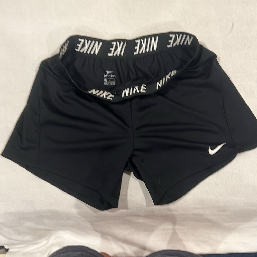 Nike dri fit  black shorts - Picture 4 of 4